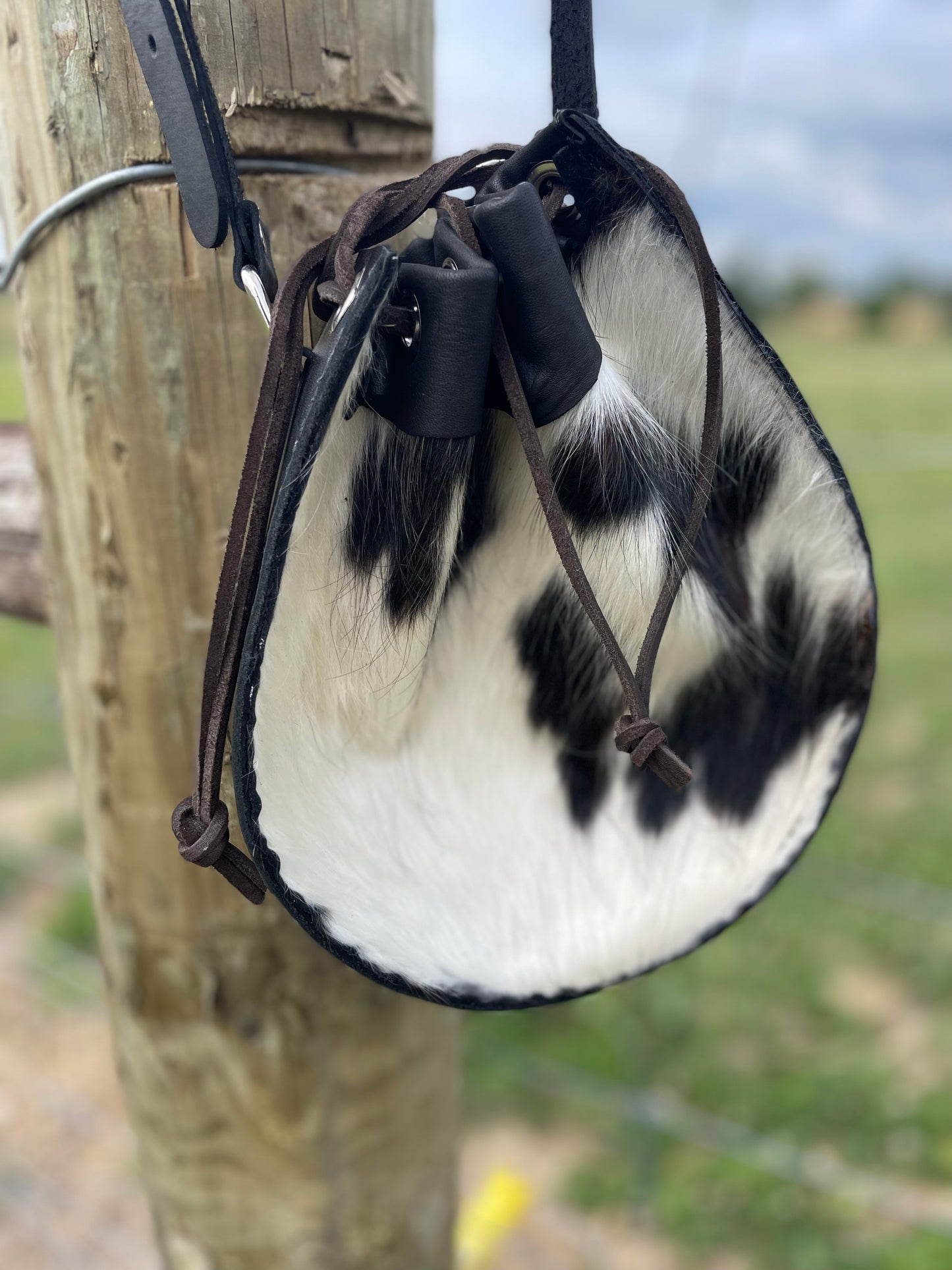 Teardrop Cowhide Crossbody (Tricolor)