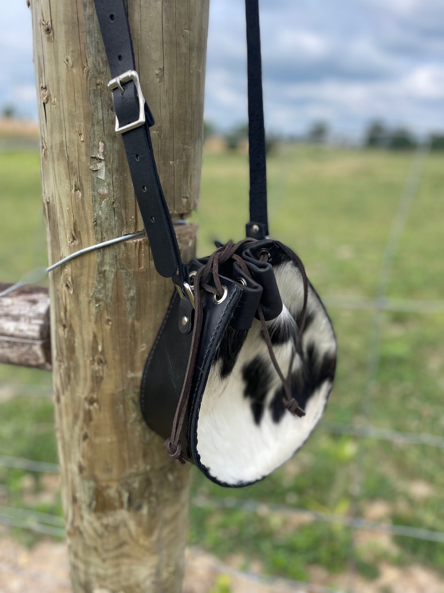 Teardrop Cowhide Crossbody (Tricolor)