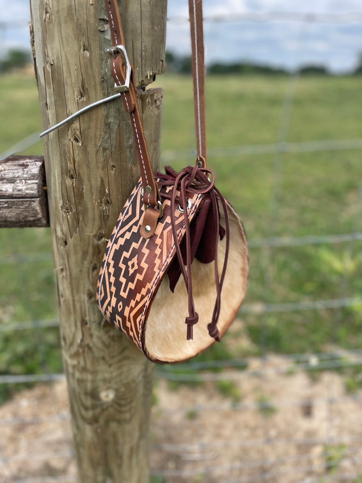 Teardrop Cowhide Crossbody (tan)